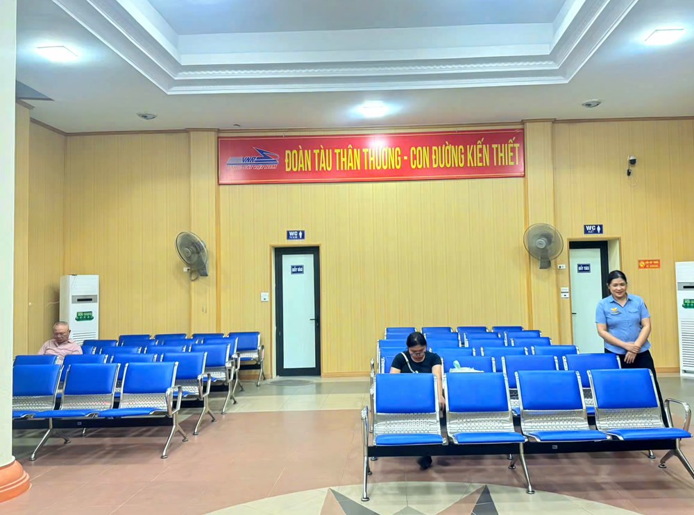 ​Người dân Nghệ An, Hà Tĩnh đi tàu hỏa ra Phủ Lý khám bệnh  - ảnh 2