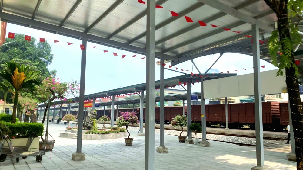 ​Người dân Nghệ An, Hà Tĩnh đi tàu hỏa ra Phủ Lý khám bệnh  - ảnh 3