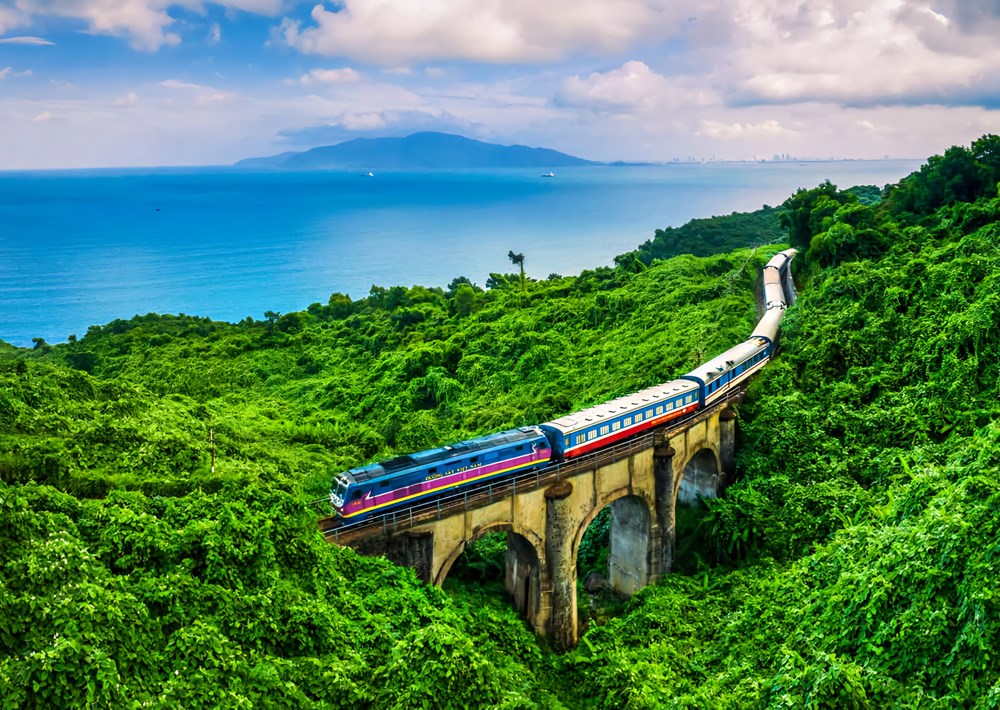 Phát huy giá trị di sản và nguồn lực văn hóa phát triển du lịch đường sắt  - ảnh 9