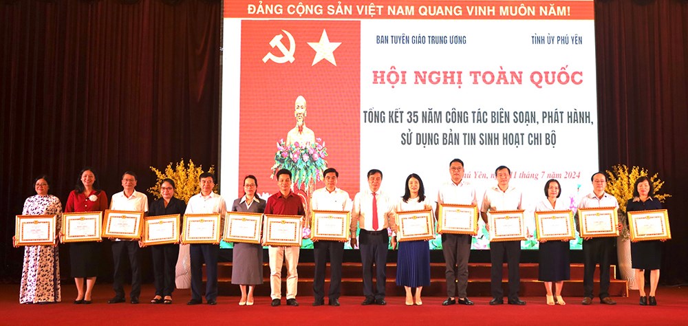 Tổng kết 35 năm công tác biên soạn, phát hành, sử dụng tài liệu sinh hoạt chi bộ - ảnh 6