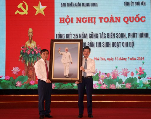 Tổng kết 35 năm công tác biên soạn, phát hành, sử dụng tài liệu sinh hoạt chi bộ - ảnh 5