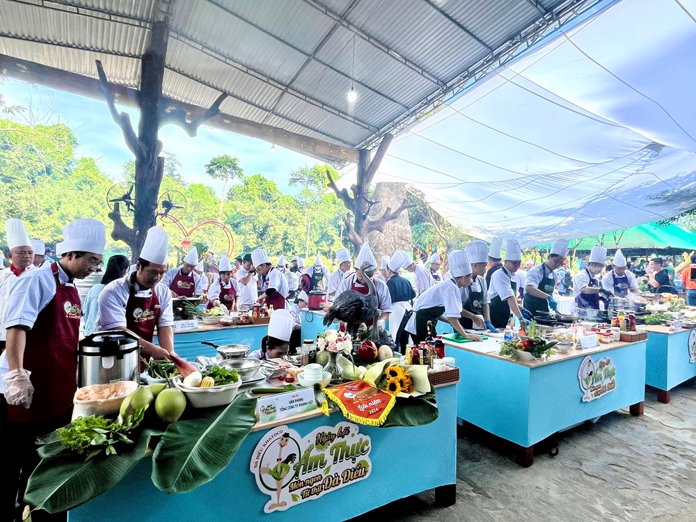 Đến Công viên Du lịch Yang Bay, trải nghiệm món ngon từ thịt đà điểu - ảnh 3