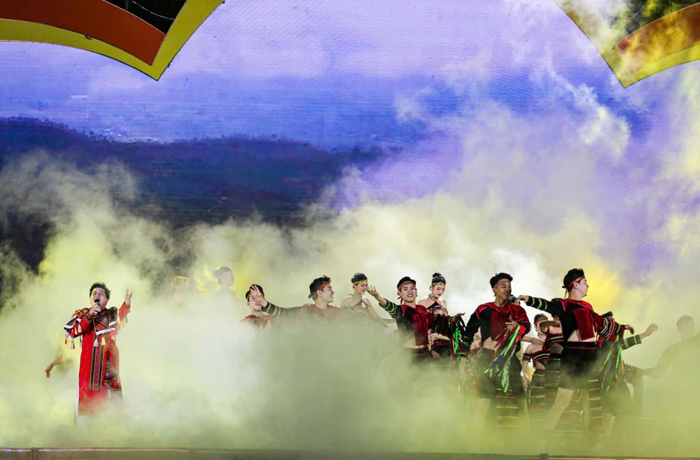 Thành phố hương trà, sắc tơ - ảnh 2