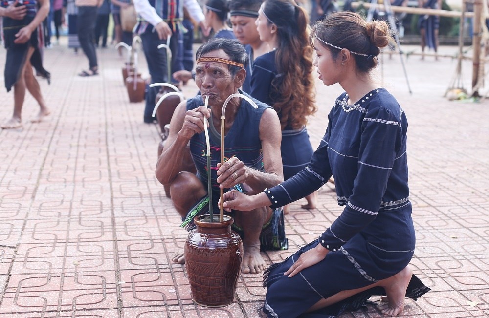 Say men rượu cần  - ảnh 7