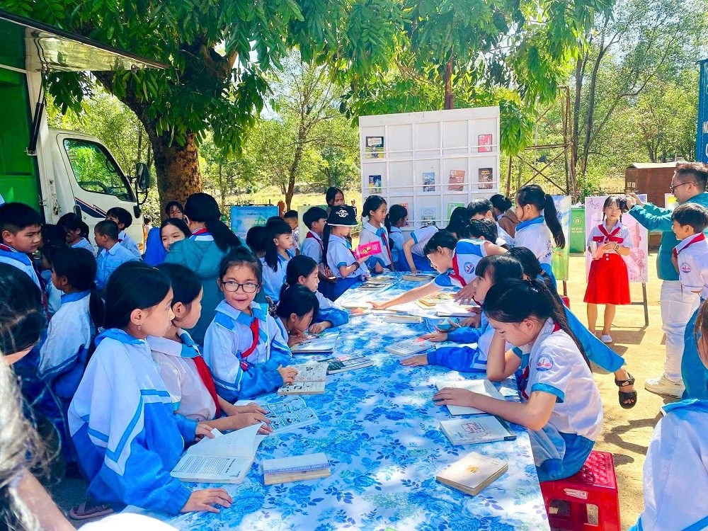 Huyện Đức Cơ (Gia Lai): Hưởng ứng Ngày sách và Văn hóa đọc Việt Nam 2025 - ảnh 1