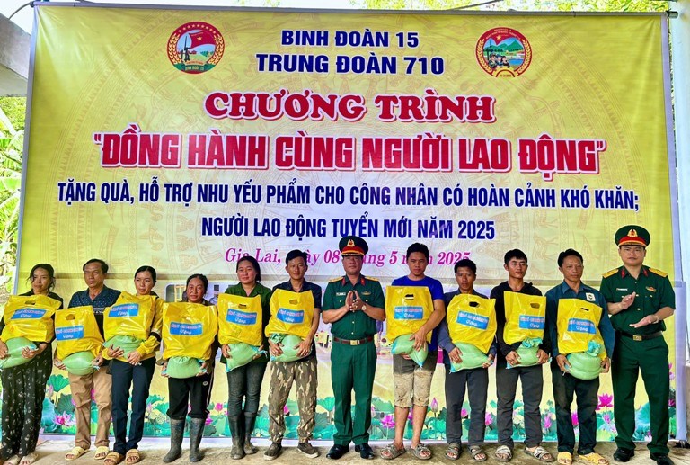 “Gian hàng 0 đồng” gắn kết tình quân, dân - ảnh 1