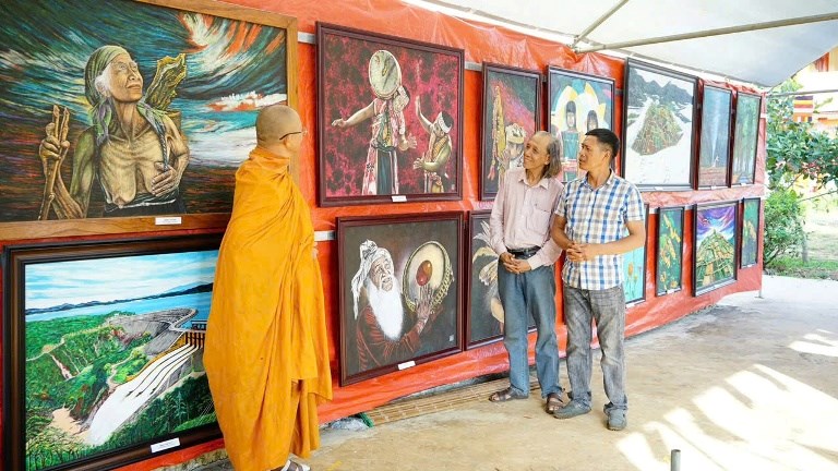 Triển lãm tranh “Mắt núi” của nghệ sĩ Hùng Hoa Lư - ảnh 1