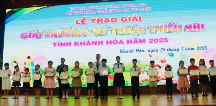 375 tác phẩm đoạt Giải thưởng Mỹ thuật thiếu nhi tỉnh Khánh Hoà năm 2025 - ảnh 1