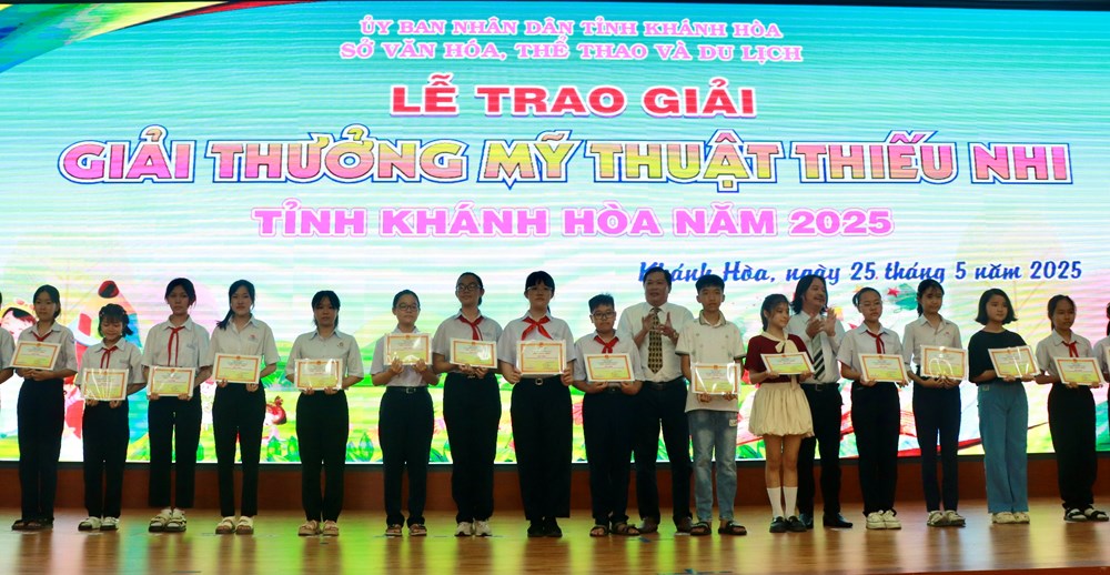375 tác phẩm đoạt Giải thưởng Mỹ thuật thiếu nhi tỉnh Khánh Hoà năm 2025 - ảnh 2