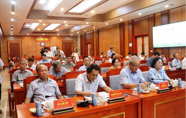 Khánh Hòa: Lấy ý kiến góp ý vào Văn kiện Đại hội Đảng - ảnh 3