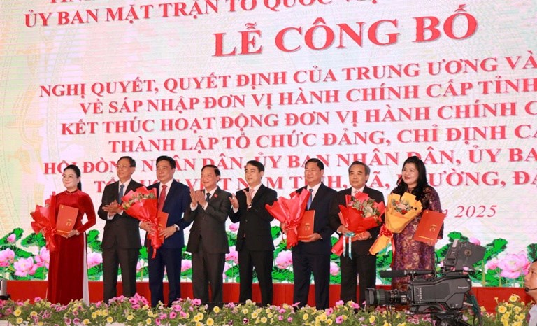 Công bố các Nghị quyết, Quyết định về sáp nhập đơn vị hành chính tỉnh Khánh Hoà (mới) - ảnh 1