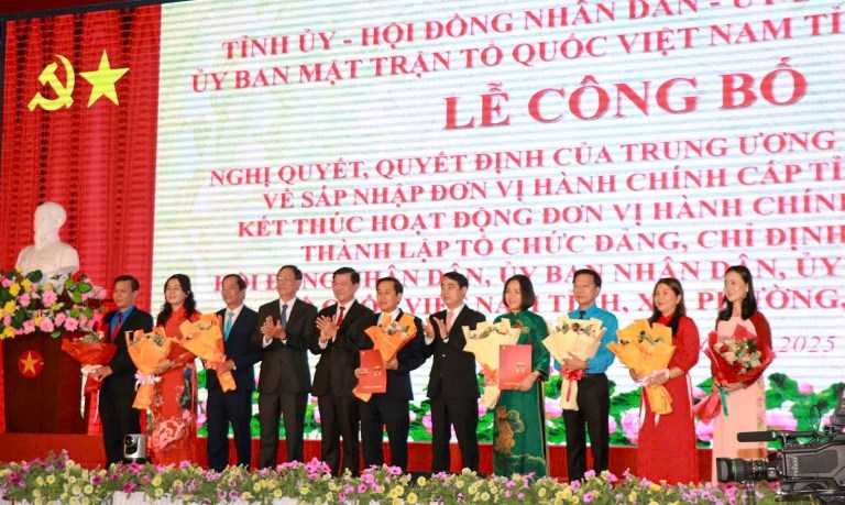 Công bố các Nghị quyết, Quyết định về sáp nhập đơn vị hành chính tỉnh Khánh Hoà (mới) - ảnh 4