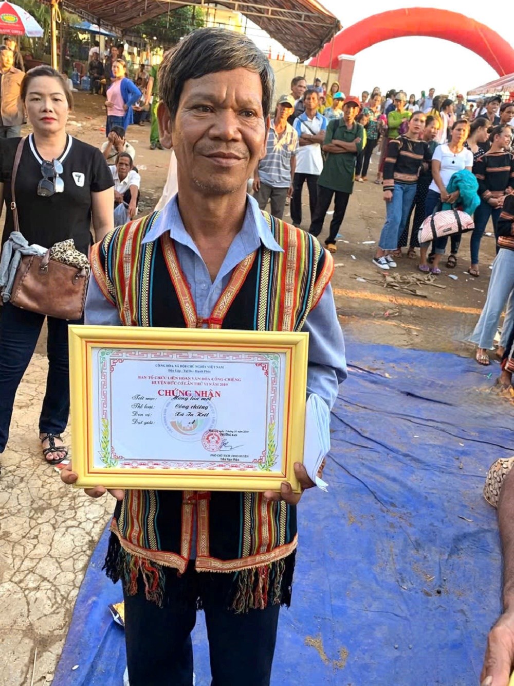 Rơ Mah Khơn - người giữ nhịp cồng chiêng - ảnh 3