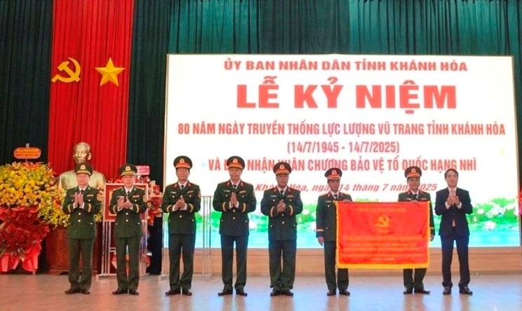 Bộ CHQS tỉnh Khánh Hòa đón nhận Huân chương Bảo vệ Tổ quốc hạng Nhì - ảnh 4