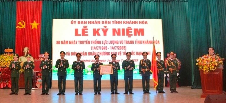 Bộ CHQS tỉnh Khánh Hòa đón nhận Huân chương Bảo vệ Tổ quốc hạng Nhì - ảnh 1