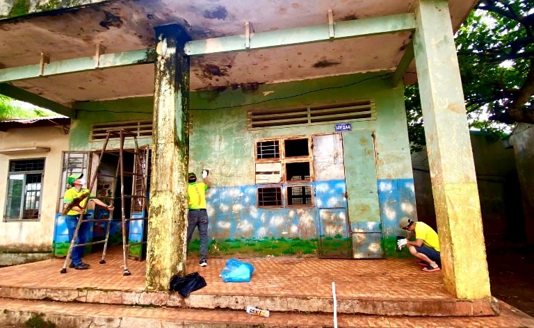 “Ánh sáng điểm làng” mang yêu thương cho học sinh vùng khó - ảnh 3