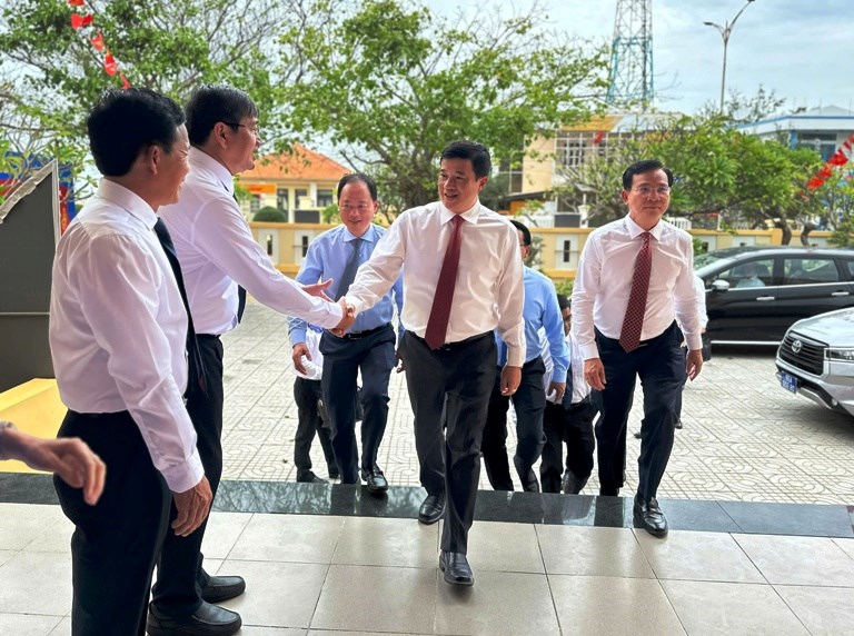 Kết hợp chặt chẽ giữa phát triển kinh tế Đặc khu Phú Quý với đảm bảo an ninh quốc phòng - ảnh 4