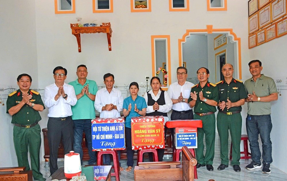 Gia Lai: Bàn giao 10 căn nhà tình nghĩa cho công nhân và lao động nghèo - ảnh 2