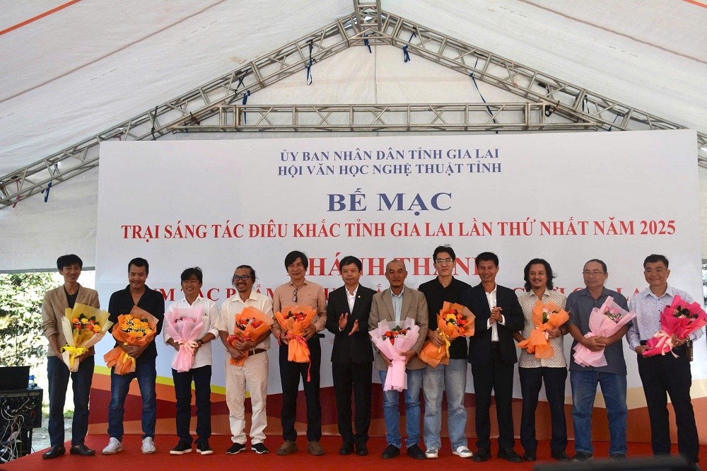 Ấn tượng cụm tác phẩm điêu khắc “Đất và người Gia Lai” - ảnh 1