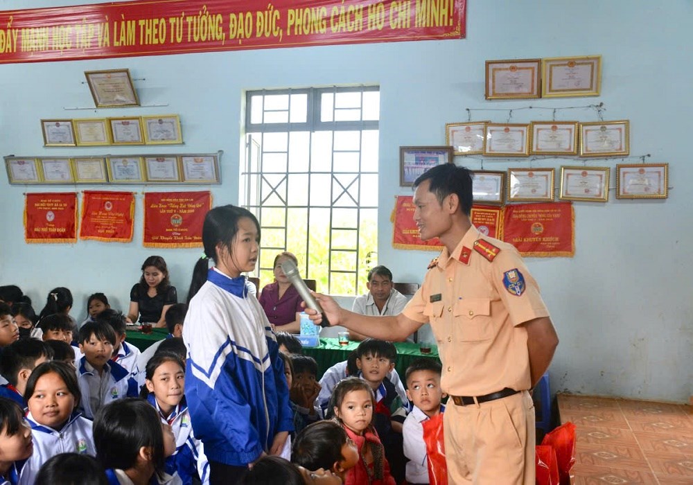 Gia Lai: Đẩy mạnh tuyên truyền an toàn giao thông cho học sinh - ảnh 1