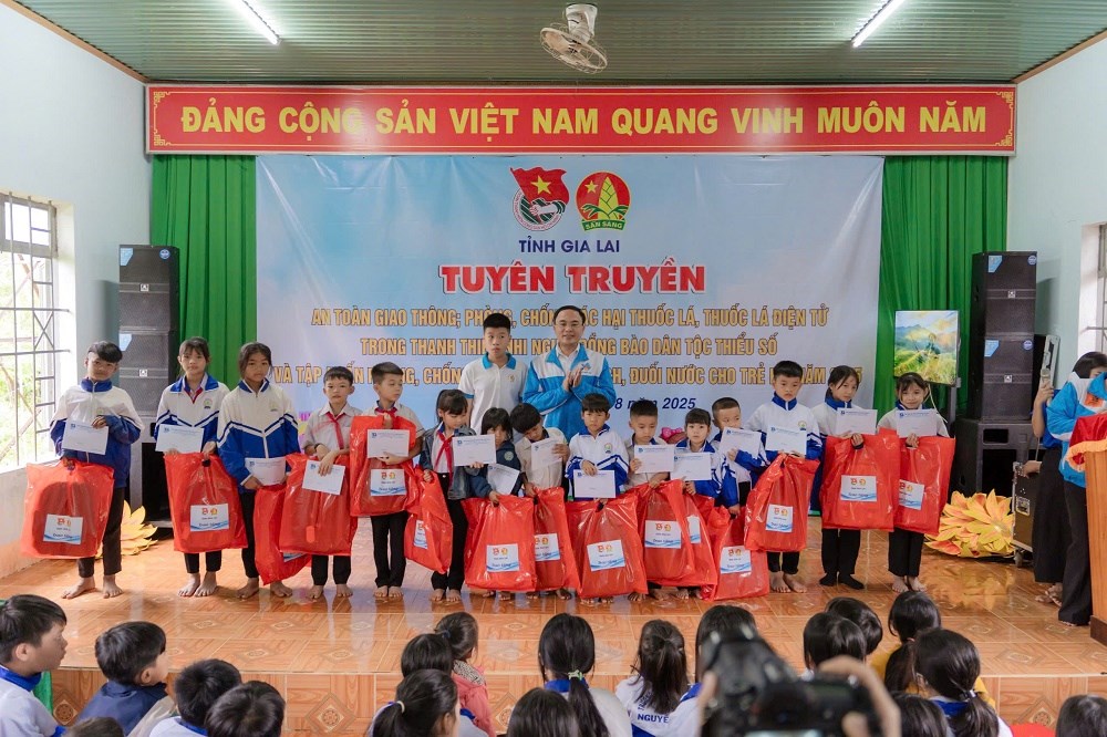 Gia Lai: Đẩy mạnh tuyên truyền an toàn giao thông cho học sinh - ảnh 3