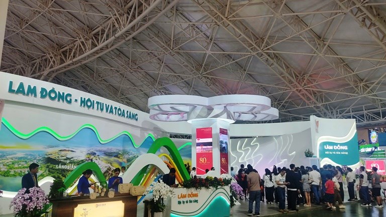 Thăng hoa cùng band nhạc Lê Minh Sơn tại Không gian triển lãm “Lâm Đồng - Hội tụ và tỏa sáng” - ảnh 4