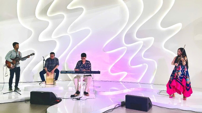 Thăng hoa cùng band nhạc Lê Minh Sơn tại Không gian triển lãm “Lâm Đồng - Hội tụ và tỏa sáng” - ảnh 3