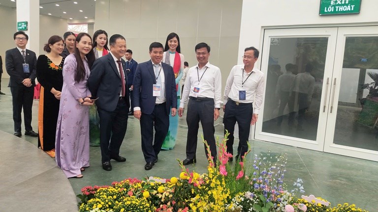 Thăng hoa cùng band nhạc Lê Minh Sơn tại Không gian triển lãm “Lâm Đồng - Hội tụ và tỏa sáng” - ảnh 5