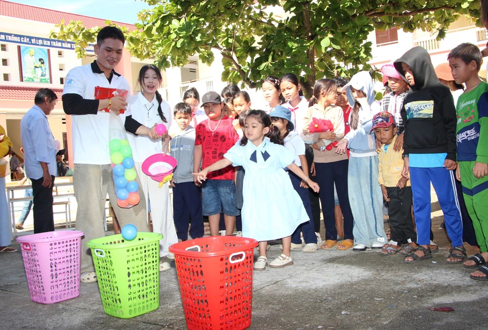 “Cùng em đến trường” - lan tỏa việc làm thiện nguyện - ảnh 3