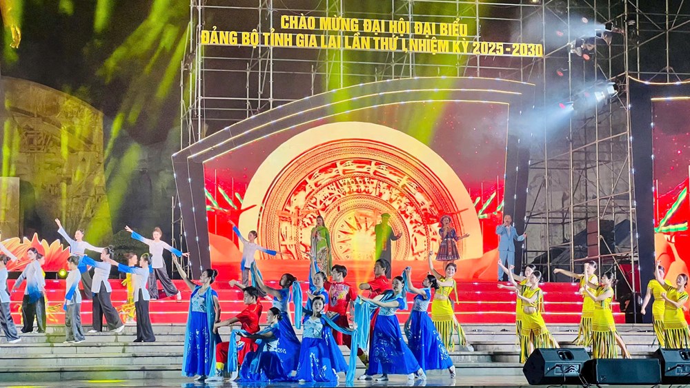 Đặc sắc chương trình nghệ thuật chào mừng Đại hội đại biểu Đảng bộ tỉnh Gia Lai - ảnh 1