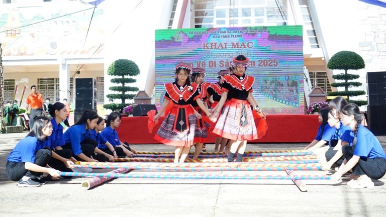 Học sinh Gia Lai hào hứng tham gia chương trình “Tìm về di sản” - ảnh 3