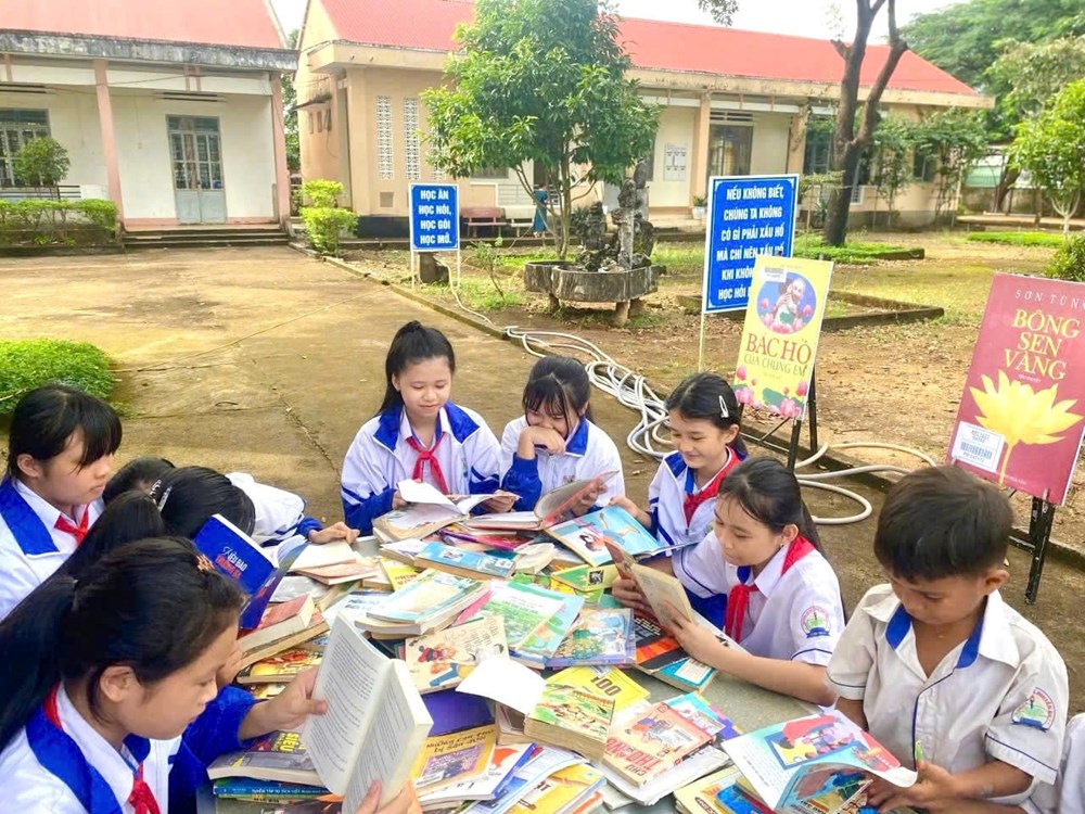 “Thư viện lưu động” đưa tri thức đến với học sinh vùng khó khăn - ảnh 1