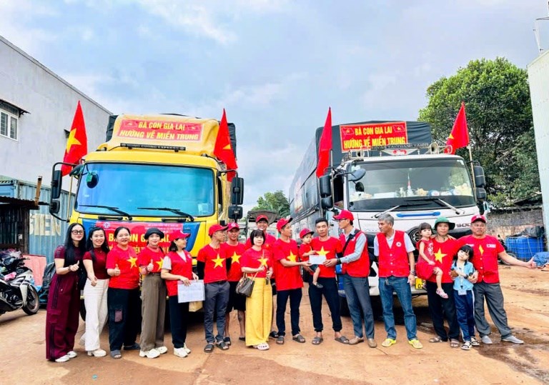 Nghĩa tình Gia Lai gửi về vùng tâm lũ - ảnh 1