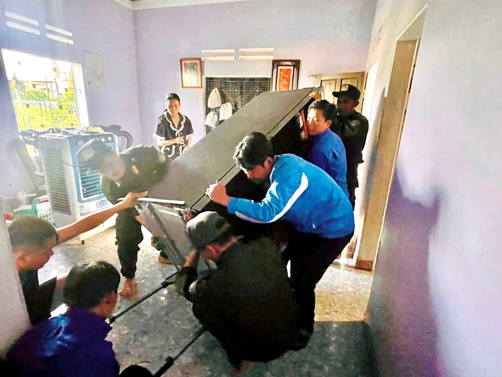 Tuổi trẻ Gia Lai chung sức ứng phó bão số 13 - ảnh 2