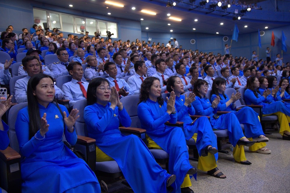 Công ty Yến sào Khánh Hòa trao 1 tỉ đồng hỗ trợ đồng bào khắc phục bão lũ - ảnh 4