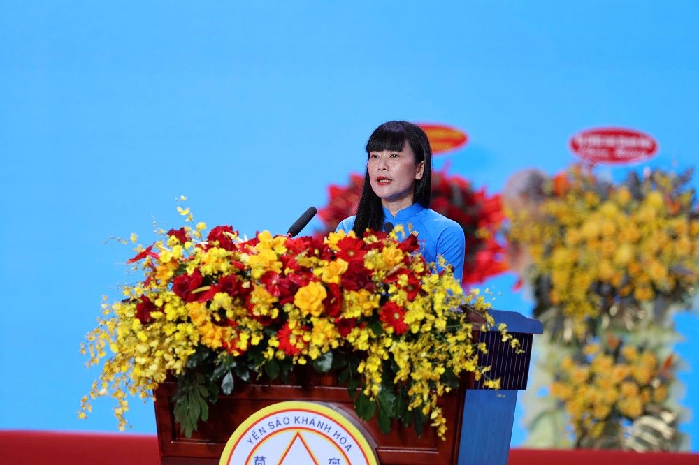 Công ty Yến sào Khánh Hòa trao 1 tỉ đồng hỗ trợ đồng bào khắc phục bão lũ - ảnh 2