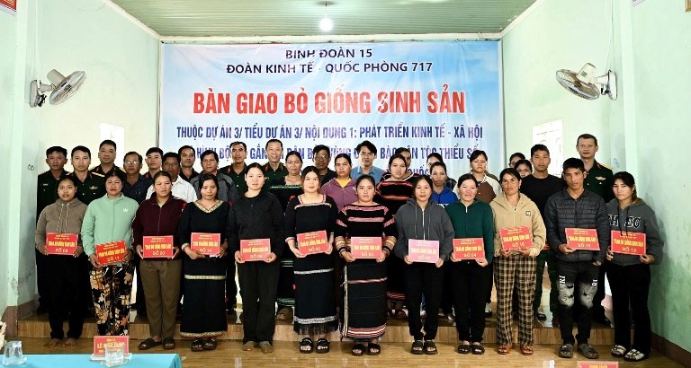 Gia Lai: Tặng 42 con bò giống cho đồng bào DTTS và hộ nghèo - ảnh 2