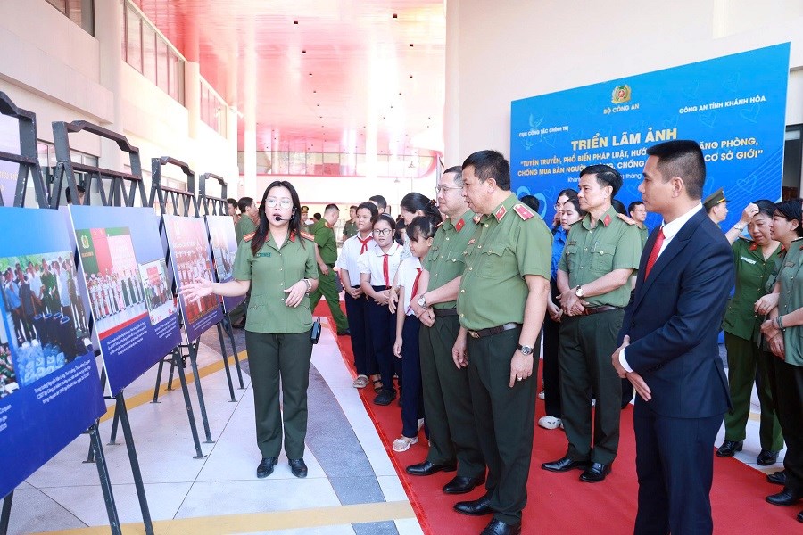 Khánh Hòa: Triển lãm - Tuyên truyền kỹ năng phòng chống mua bán người, phòng chống bạo lực trên cơ sở giới  - ảnh 2