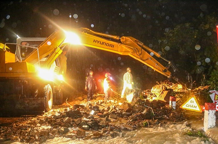 Khánh Hòa: Khẩn trương ứng phó với tình hình mưa lũ - ảnh 3