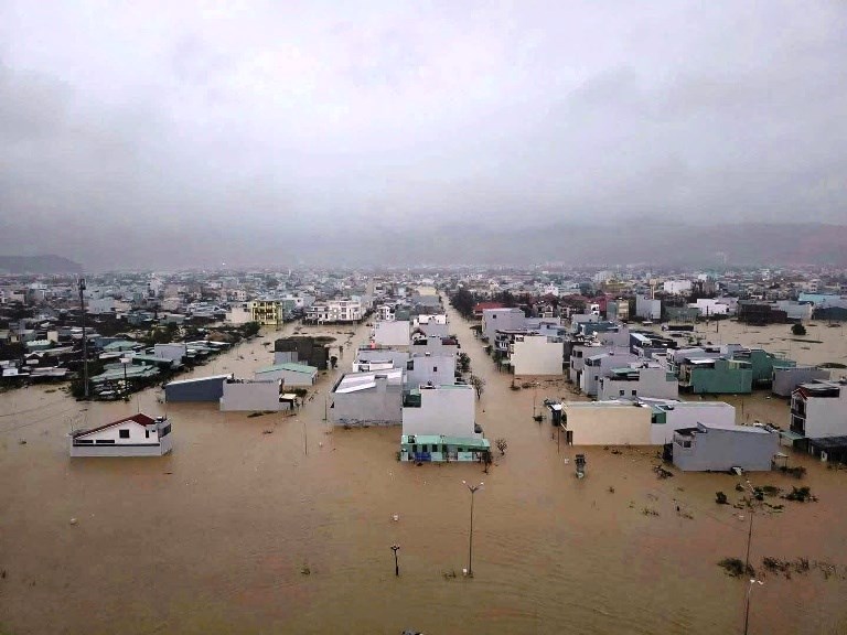 Gia Lai: Mưa lũ kéo dài, nhiều khu dân cư chia cắt, ngập sâu trong nước - ảnh 4