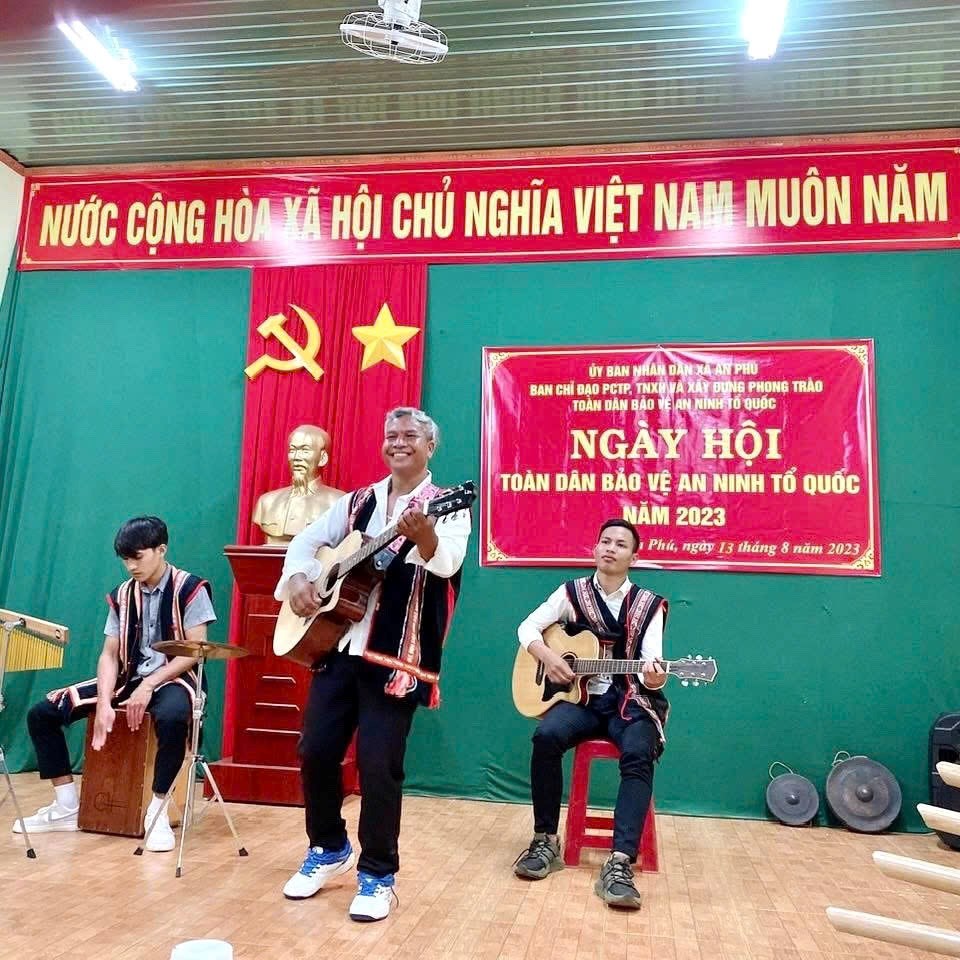 Lớp học nhạc yêu thương của người thầy Jrai - ảnh 3