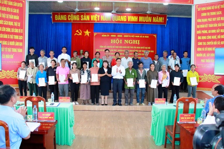 Gia Lai: 197 hộ dân hiến đất mở rộng 22 tuyến đường nông thôn - ảnh 1