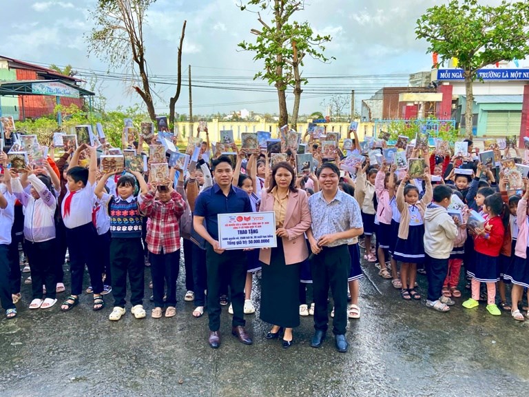 Gia Lai: 500 suất quà hỗ trợ học sinh vùng bão lũ - ảnh 2