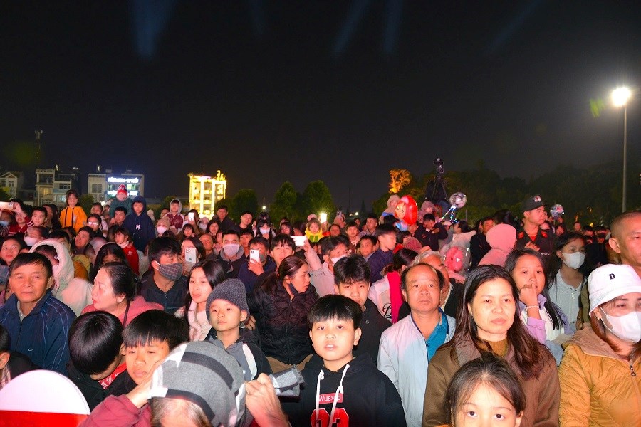 Gia Lai rộn ràng đón năm mới “Thắp lửa trái tim - Kết nối yêu thương” - ảnh 4