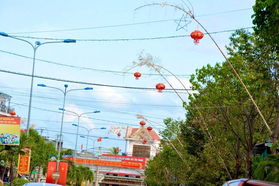 Dựng cây Nêu đón Tết - nét đẹp văn hóa nơi đại ngàn Tây Nguyên - ảnh 1