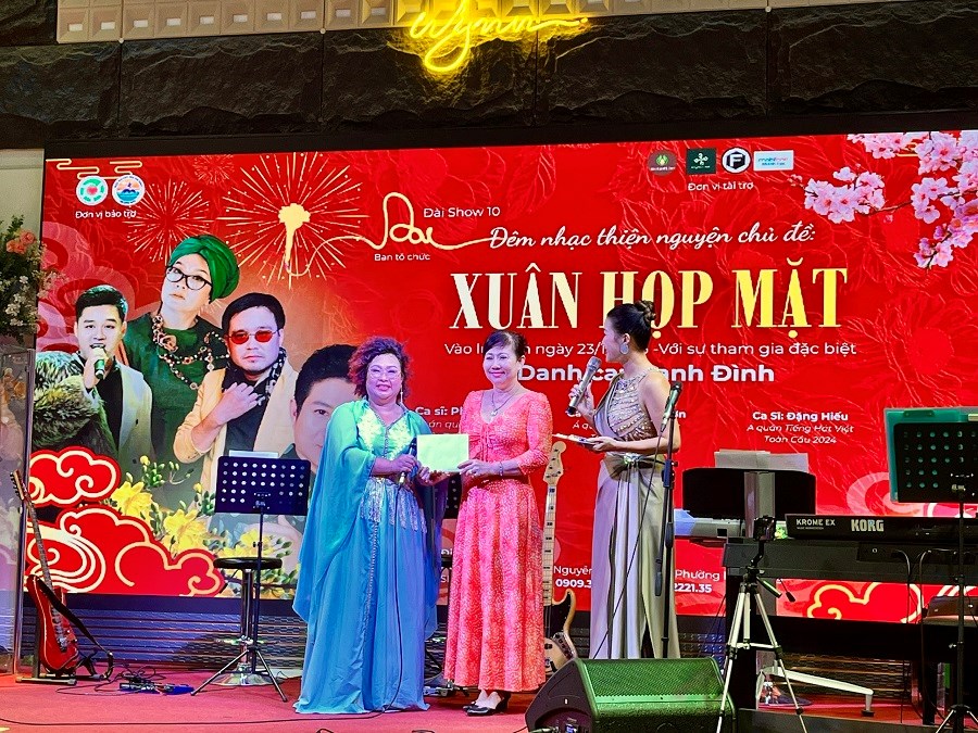 Xúc động đêm nhạc thiện nguyện của ca sĩ Phương Đài - ảnh 1