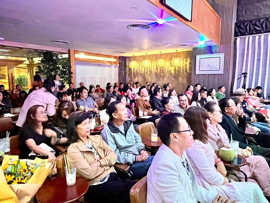 Xúc động đêm nhạc thiện nguyện của ca sĩ Phương Đài - ảnh 4