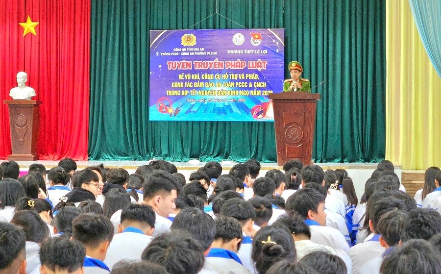  Gia Lai: Tuyên truyền ngăn ngừa pháo nổ và PCCC cho học sinh  - ảnh 1