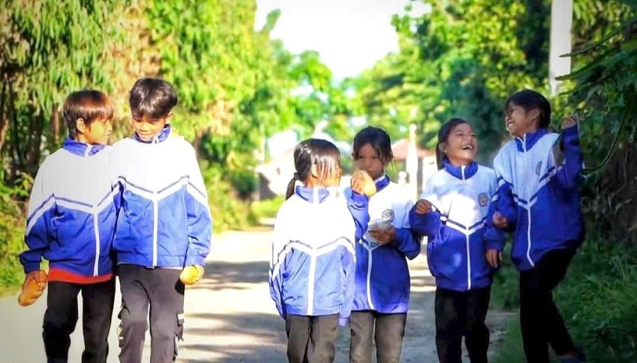 Thầy giáo vùng khó và hành trình nâng đỡ những ước mơ  - ảnh 3