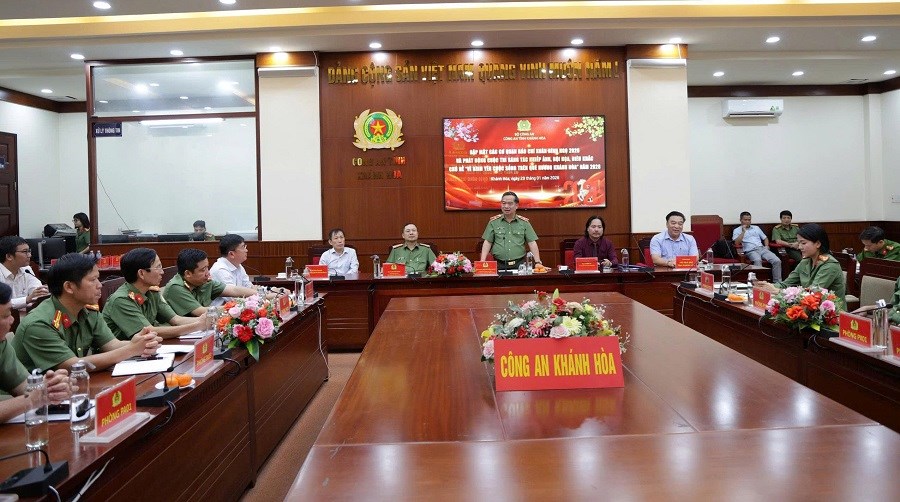 Phát động Cuộc thi sáng tác nghệ thuật “Vì bình yên cuộc sống trên quê hương Khánh Hòa” - ảnh 2